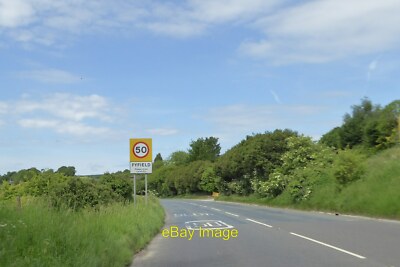 Foto 6x4 A4 Schild für die Einfahrt nach Fyfield mit 50mph Geschwindigkeitsbegrenzung c2017