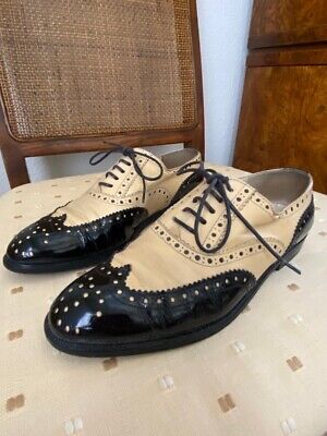 VINTAGE CHANEL OXFORD BLACK AND TAN PATENT LEATHER LACE UP VINTAGE CHANEL OXFORD BLACK AND TAN PATENT LEATHER LACE UP