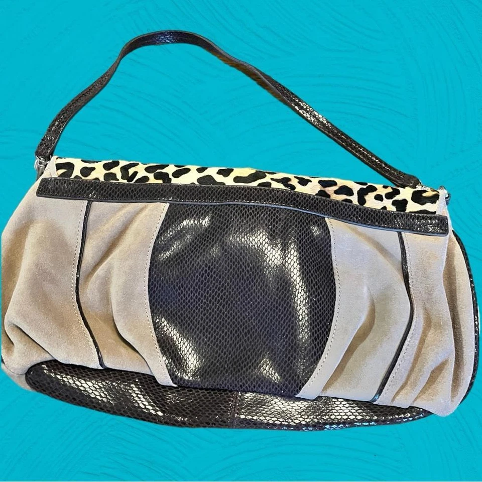 Bolso de hombro o bolso de mano vintage Vince Camuto de cuero, gamuza y pelo animal Foto 2 de 4