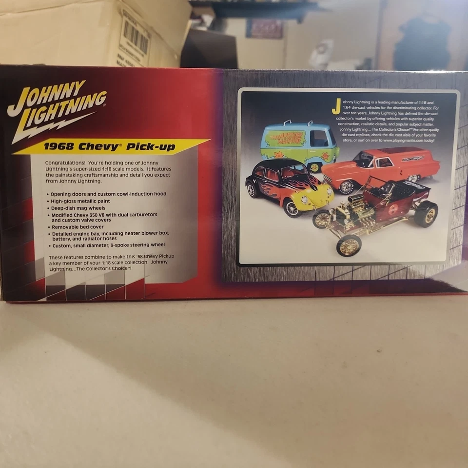 Johnny Lightning 1968 Chevy Pickup 1/18 scale BLUE NEW NIB Playing Mantis - Image 4 of 4
