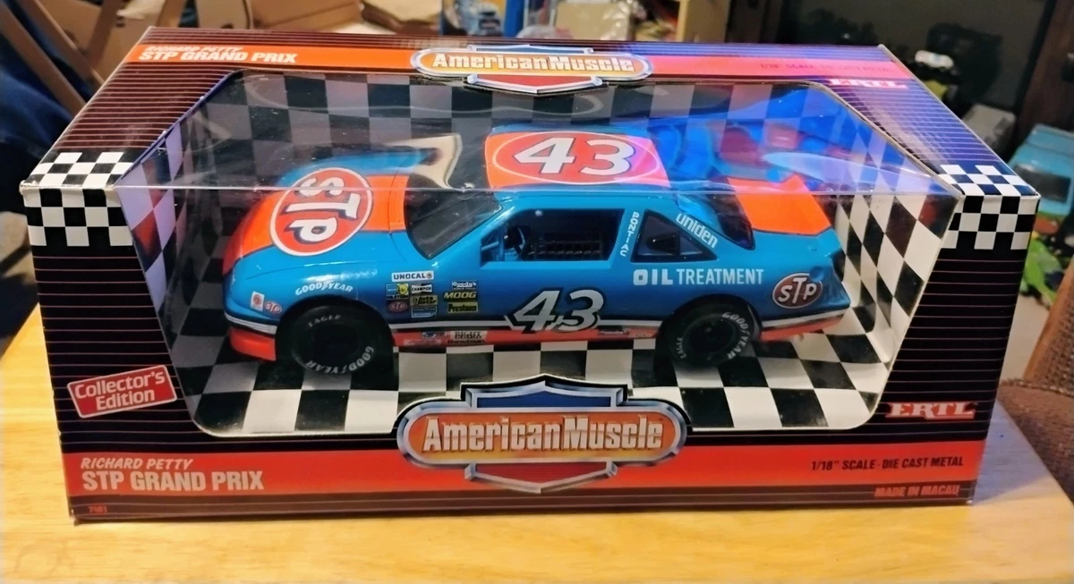 Richard Petty Diecast NASCAR Racecars 1:18 Scale Diecast Racing