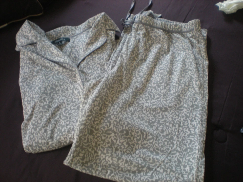 JUEGO DE PIJAMA DE PUNTO ELLEN TRACY - TALLA L Foto 4 de 4