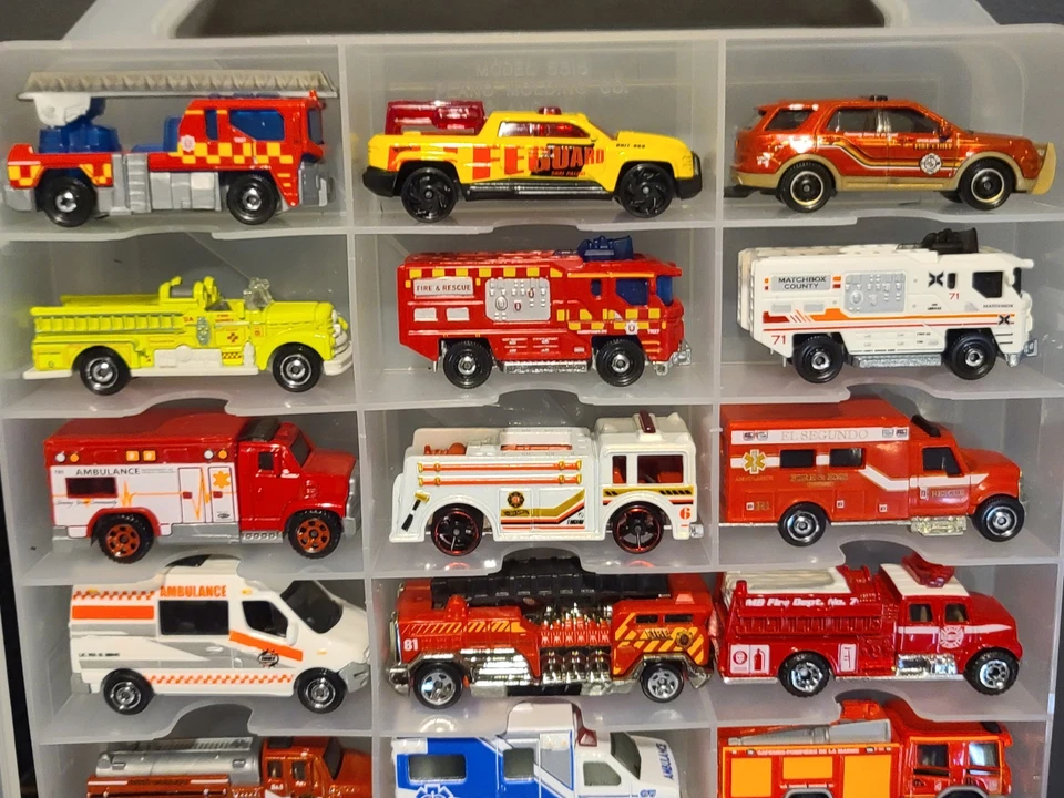 2lbs 24 Emergency Vehicles - Matchbox & Hot Wheels Fire Truck Ambulance Rescue B - Image 2 of 4