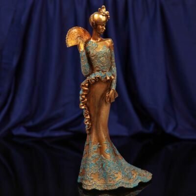 Vntage Fgurne Porcelan Bell Vctoran Holdng a Dove Lady