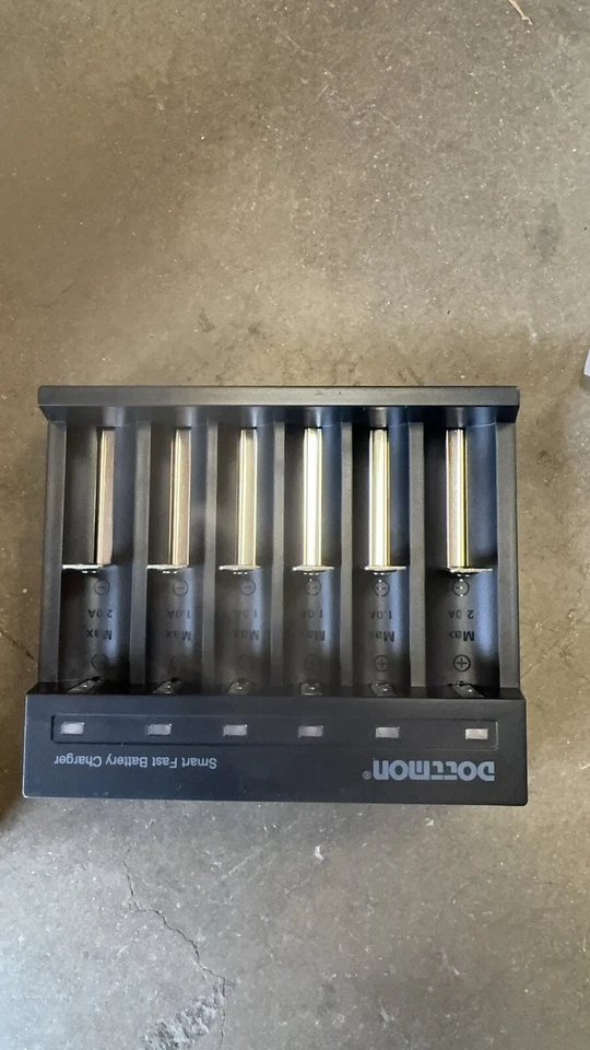 Dottmon 6-Slot Universal Battery Fast Charger Model CB-6A AAAA,AAA,AA,SC,C,D - Image 4 of 4