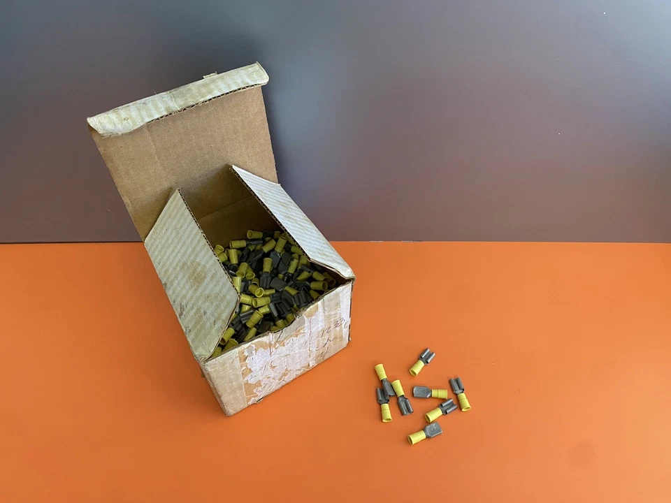 3M Female Disconnect Vinyl Insulated Butted Seam 12-10 AWG MVU10-375DFK Qty 450 - Image 2 of 4