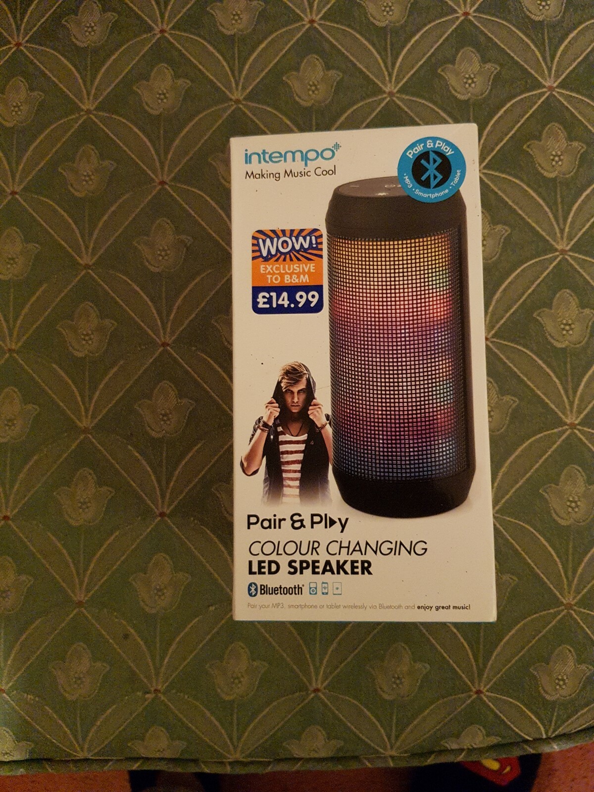 intempo colour changing led disco speaker