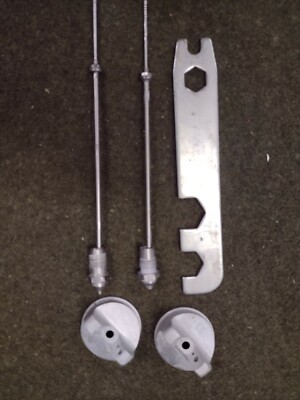 GRACO 2 NEEDLE SETS #6 & 1.3  PLUS AIR CAPS , WRENCH USED LOOK GREAT COST