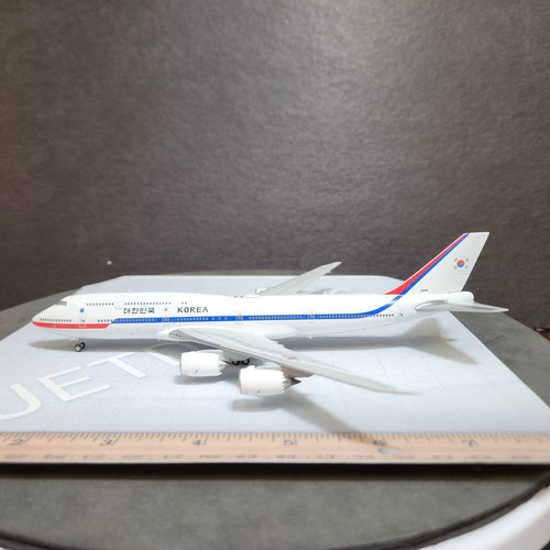 1/400 REPUBLIC OF KOREA AIR FORCE BOEING 747-8 PRESIDENTIAL COLOR 22001 JC WINGS
