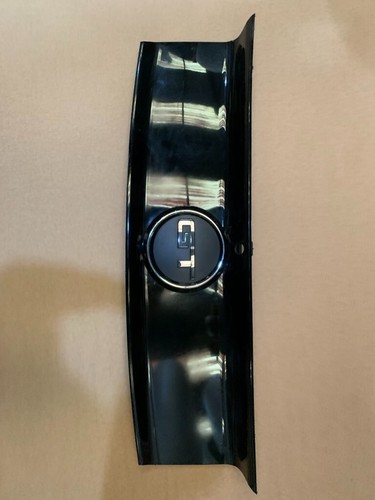 Rear light trim strip