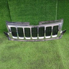 Grille Laredo VIN A 7th Digit Upper Chrome Fits 11-13 GRAND CHEROKEE 588171