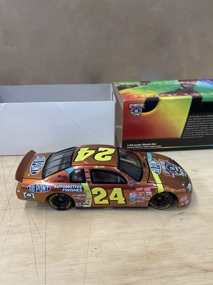 1998 Action Jeff Gordon #24 DuPont Chromalusion NASCAR DieCast 1:24 N1 - Image 3 of 4