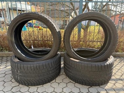 Satz Winterreifen - Pirelli - 255/40 R21 102H und 285/35 R21 105H - P-Zero