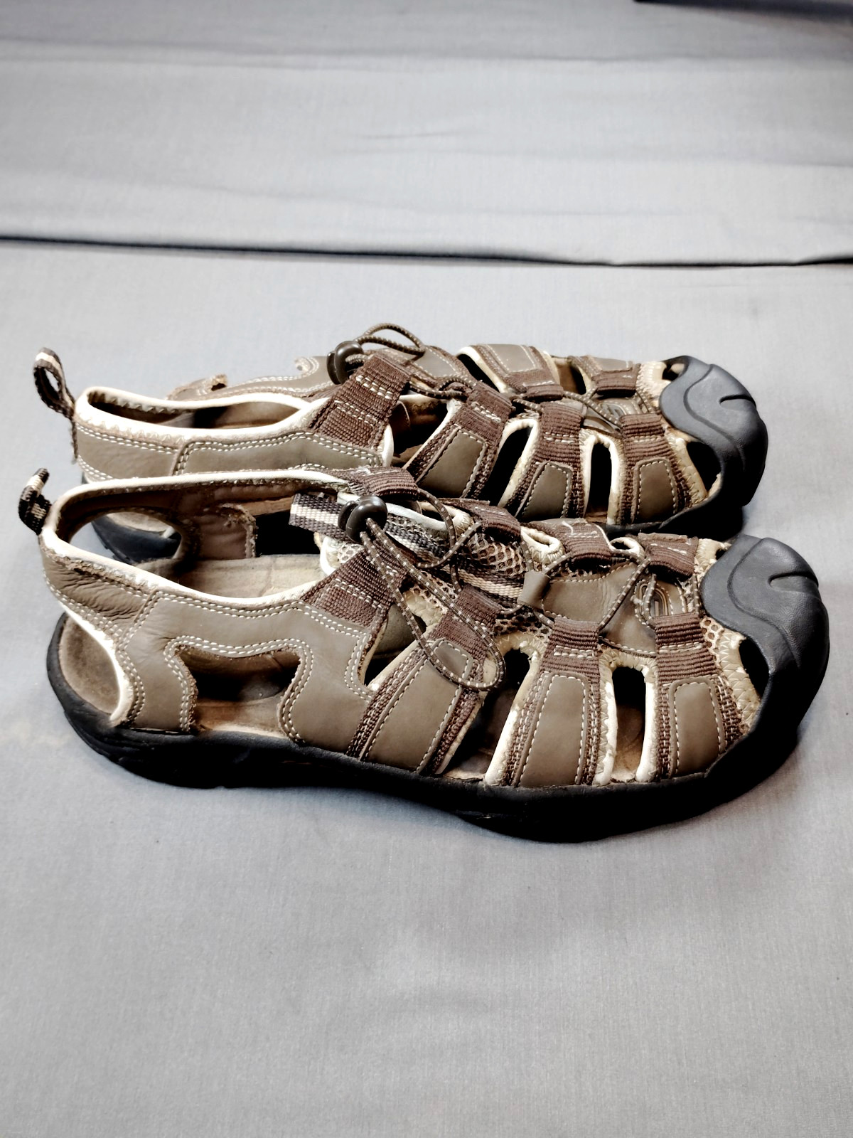 Skechers Men 9 Brown Tan Journeyman Waterproof Bungee Lace Resort Beach Sandals