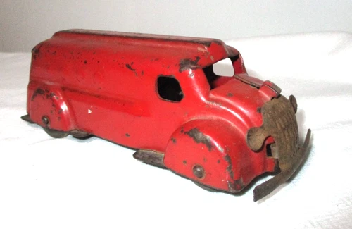 VINTAGE 1930s-40s WYANDOTTE OR MARX PRESSED STEEL OIL TANKER BANK TRUCK