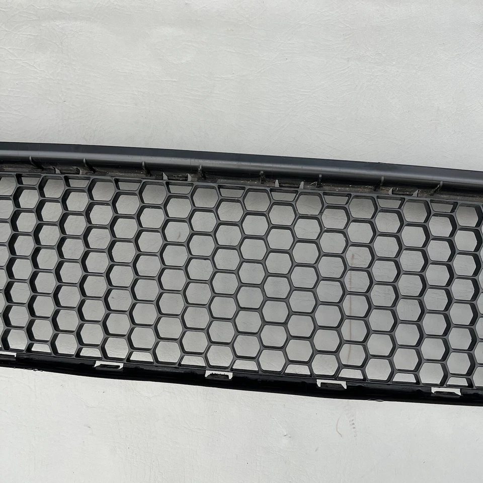 Parachoques delantero central inferior rejilla malla 7L6853678C NEGRO VOLKSWAGEN TOUAREG 07-09 Foto 3 de 4