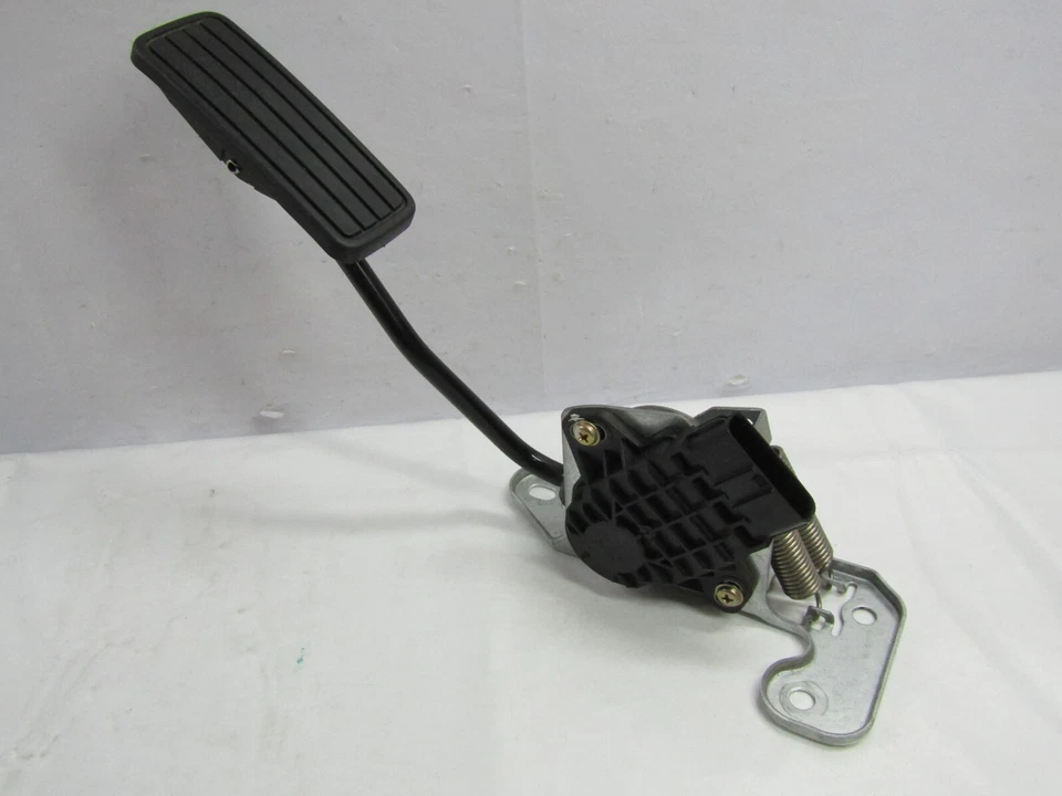 Pedal de acelerador Subaru Outback 2005-2007 OEM 36010AG021 Foto 2 de 4