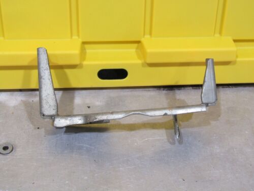 1994-1996 Dodge Dakota 3.9L OEM throttle cable mount bracket 94 95 96 - Picture 4 of 4