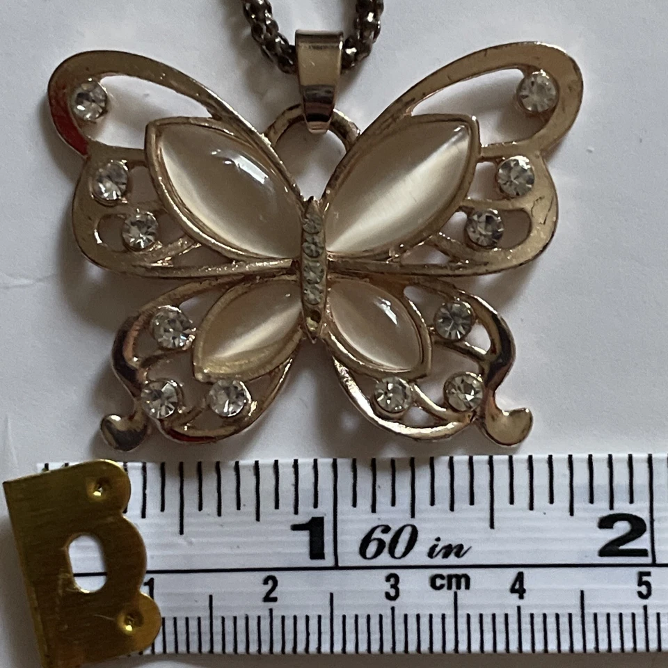 Collar colgante mariposa tono ópalo rosa y oro rosa claro cadena es descolorido Foto 4 de 4