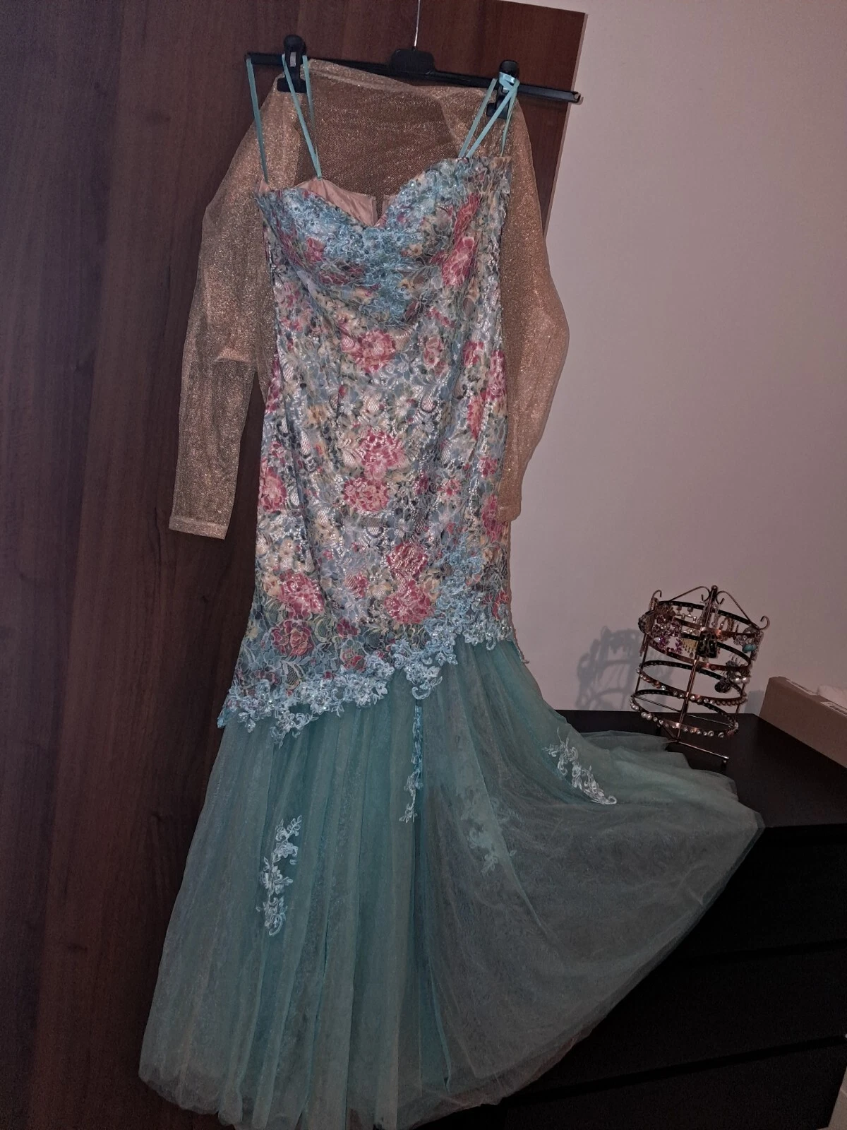 Foto 1 di 9