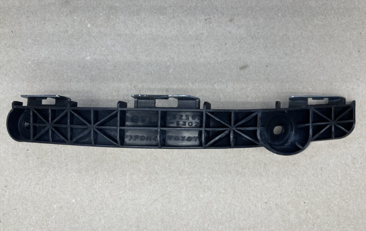 10-15 Lexus IS250C IS350C REAR BUMPER LEFT SIDE SUPPORT GUIDE 52563-53020