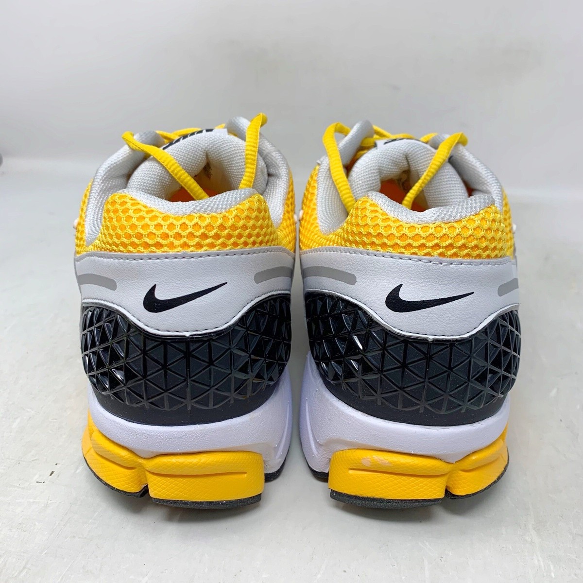 さど　イエローカモ２個 Nike Zoom Vomero 5 'Hawkeyes' Yellow Black Sneakers, Size 9