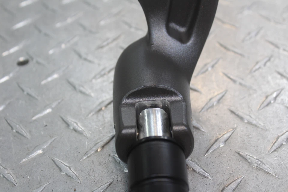 Indian Scout 2016 estribo de pasajero trasero derecho Foto 3 de 4