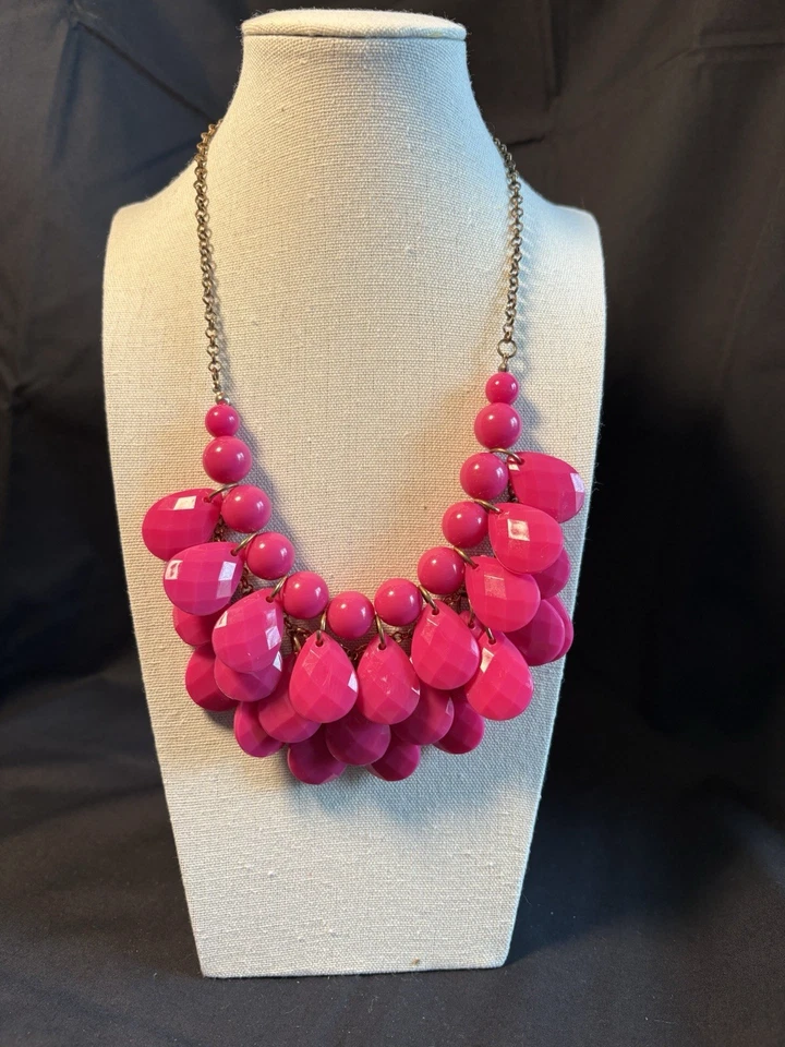 Collar rosa llamativo cadena plata babero cuentas bisutería Foto 2 de 3