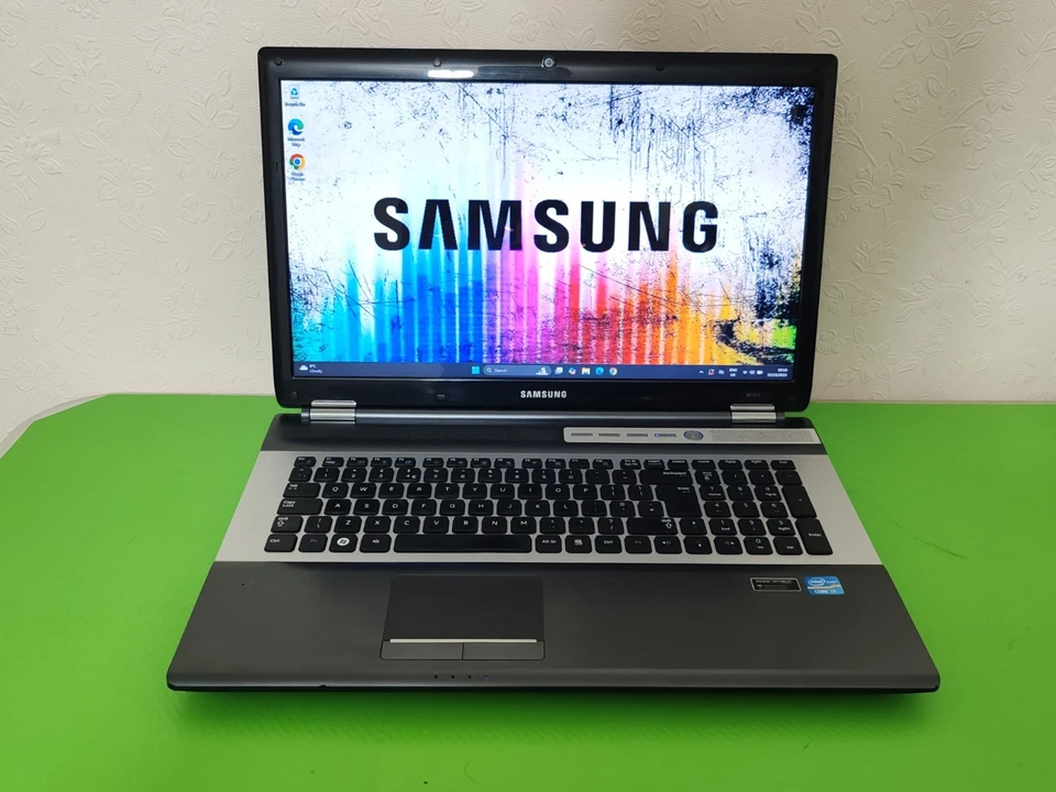 17 inch Core i7 Samsung Gaming Laptop 1TB Storage ( SSD And HDD ) - Image 2 of 4