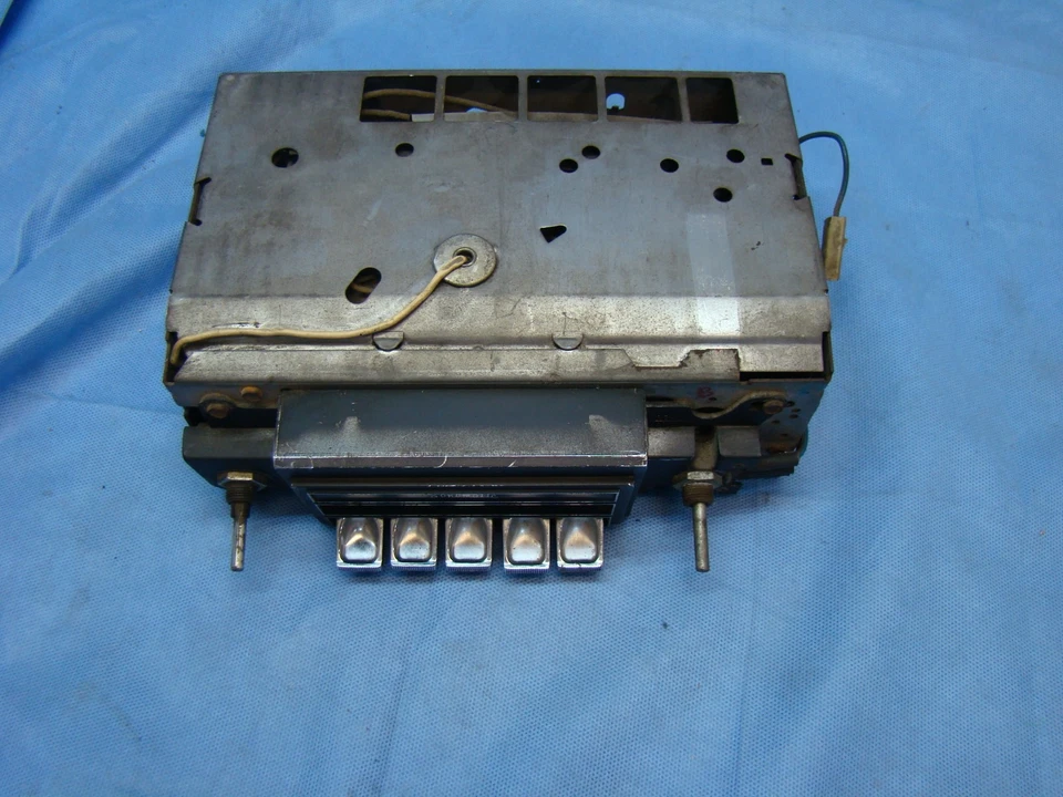 Radio Sonomatic AM Buick Skylark 1966-1967 Foto 2 de 4