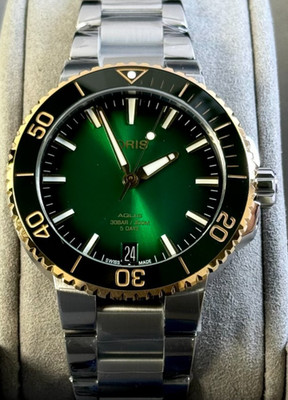 Oris Unisex Uhr Aquis Date Cali Ref. 01 400 7769 6357-07 8 22 09PEB NEW FULL SET