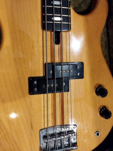 YAMAHA BB 1200 / Bajo eléctrico con HC original hecho en Japón - Imagen 13 de 15