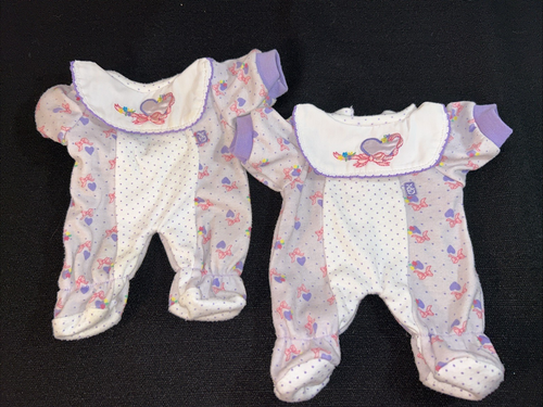 2er Set Vintage Kohl Aufnäher Kinder Outfit Schlafanzug Pyjamas Herzen Schleifen EUC