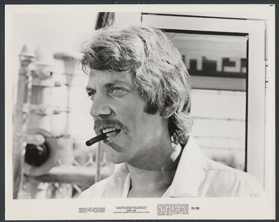 DONALD SUTHERLAND in @Col Lady Ice '73 SMOKING