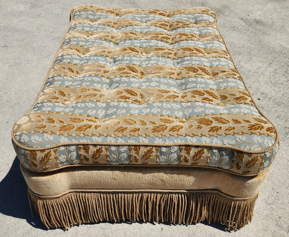 Otomana de cóctel de diseño de gran tamaño Foto 4 de 4