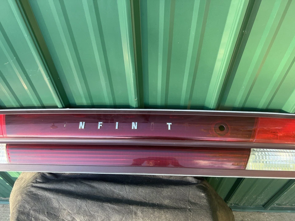 CONJUNTO PANEL LUZ TRASERA INFINITI I30 OEM 1996-1997 Foto 3 de 4