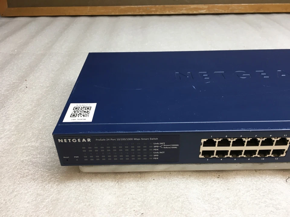 Netgear ProSafe GS724T v3 24-Port 10/100/1000 Mbps Gigabit Smart Switch - Image 2 of 4