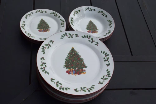 Christmas Tree Dinner Salad Plates Bowls w/ Holly Trim 16 pieces