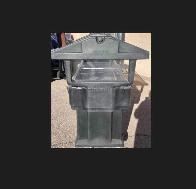 Barra de ensaladas/buffet de comida fría tamaño completo Cambro 6FBR con protector de drenaje y estornudos Foto 4 de 4