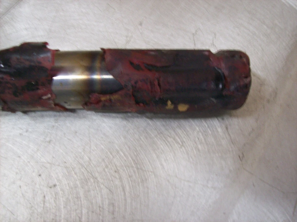 Eixo Kubota original do fabricante com cobertura de cera 70000-02744 - Imagem 2 de 4