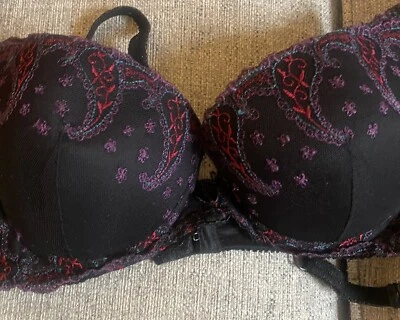 Black Embroidered Bra Padded Gorgeous Underwired 34C Bra From New Look - Image 1 of 4
