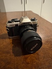 Fotocamera reflex analogica NIKON FE10 + zoom NIKKOR