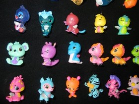 Hatchimals CollEGGtibles Wind-Up EGGLIDERS W/ Over 65 Mini Figures and More