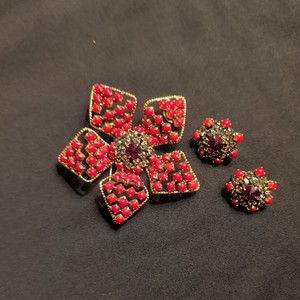 Vintage Signed Schreiner Ruby Red Cabochon Rhinestone Pedal Brooch & Earrings.