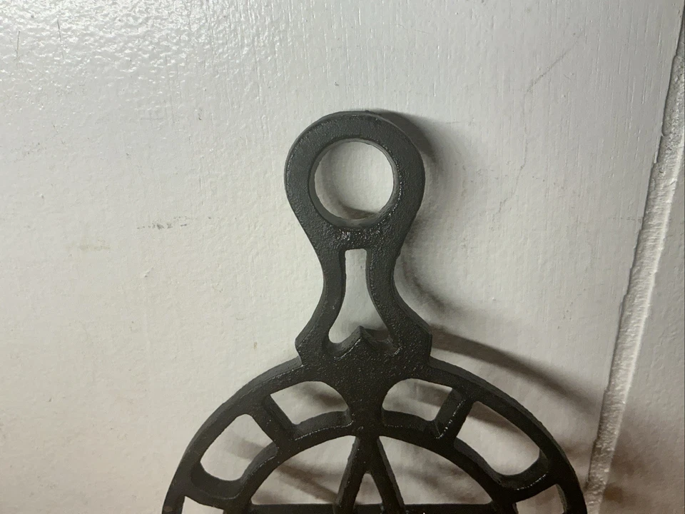 Remache PENTAGRAMA de hierro fundido vintage de 5 puntas estrella negro de 3 patas Foto 3 de 4