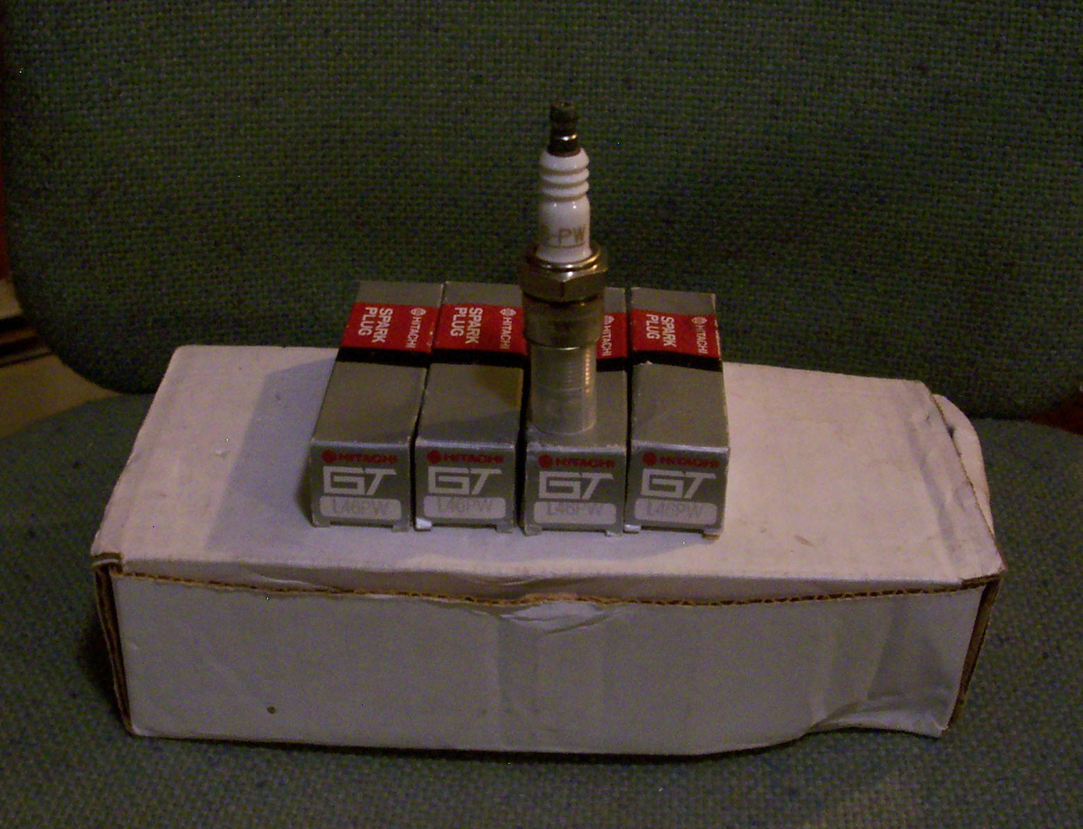 4 NOS HITACHI GT VINTAGE SPARK PLUGS PART#L46PW NEW IN BOX  