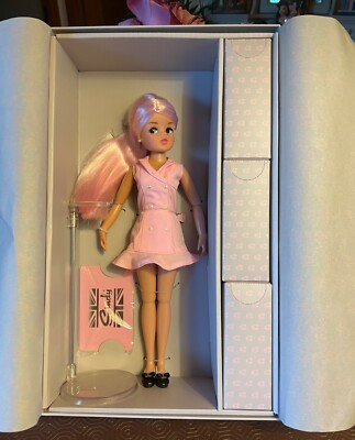 SINDY COLLECTOR CLUB DOLL 2020 'DREAM DATE' BNIB