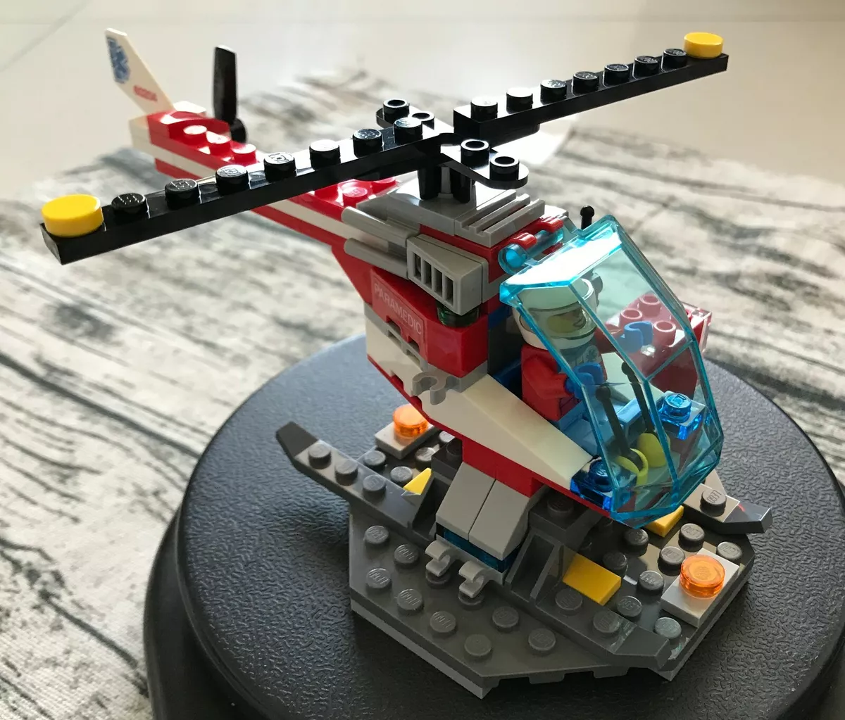 mavepine husdyr forsendelse Hospital Helicopter Pilot Service Mini Figure LEGO City 60204 Airport Heli  Pad 673419281409 | eBay