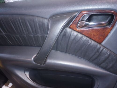 00-05 Mercedes W163 / ML350 / ML500 Left / Driver Door Panel Anthracite - Picture 4 of 8