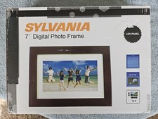 SYLVANIA SDPF785 7" Digital Photo Frame With 2gb SD Card